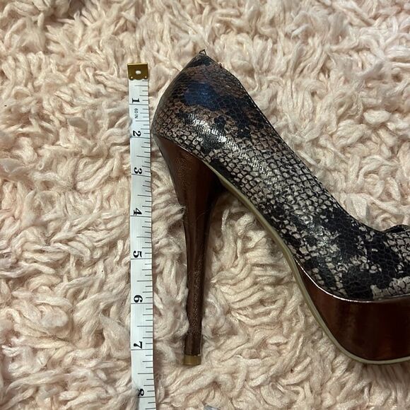 CHARLOTTE Russe size 6. Bronze and snake skin - Picture 4 of 6